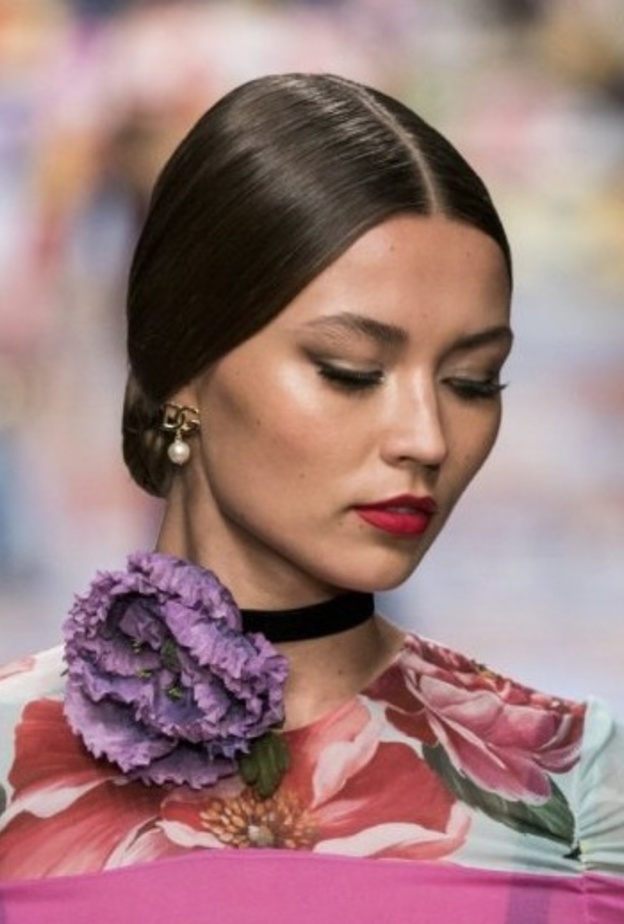 تسريحات شعر يومية مع الكعكة المنخفضة من دار Dolce & Gabbana 2021
