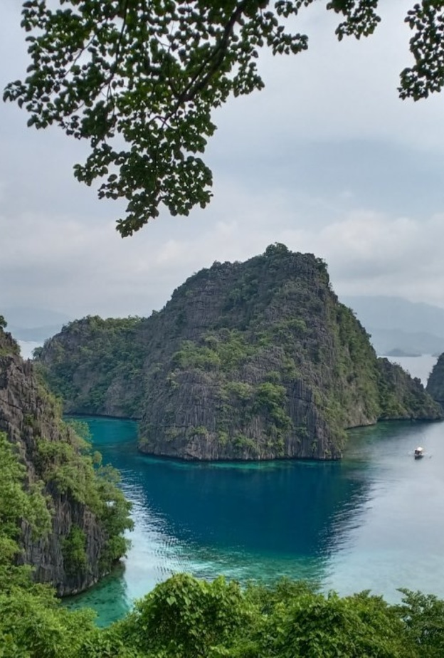 بحيرة كايانجان Kayangan Lake Miraluna Becher