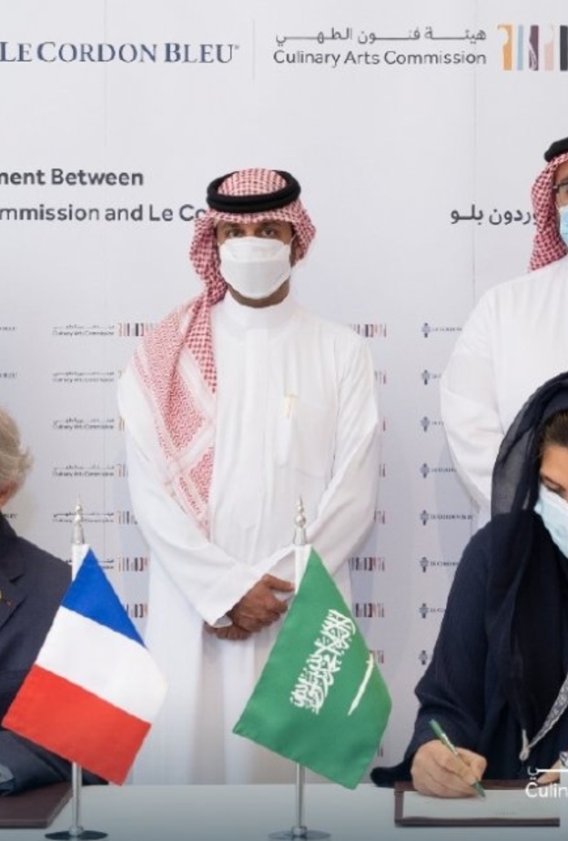 جانب من توقيع مذكرة التفاهم بين هيئة فنون الطهي ومعهد لو كوردون بلو الصورة من حساب هيئة فنون الطهي على تويتر