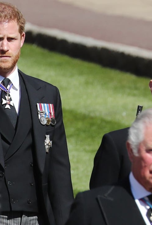 بالصور.. كيف تغيرت علاقة الأمير هاري بوالده الأمير تشارلز على مر السنين؟