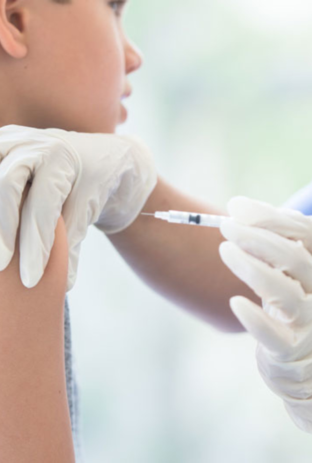 السعودية تبدأ تطعيم الفئة العمرية 12-18 عاما بلقاح فايز