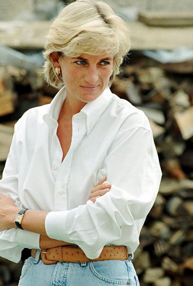 تمثال الأميرة ديانا التذكاري يصل إلى قصر كنسينغتون