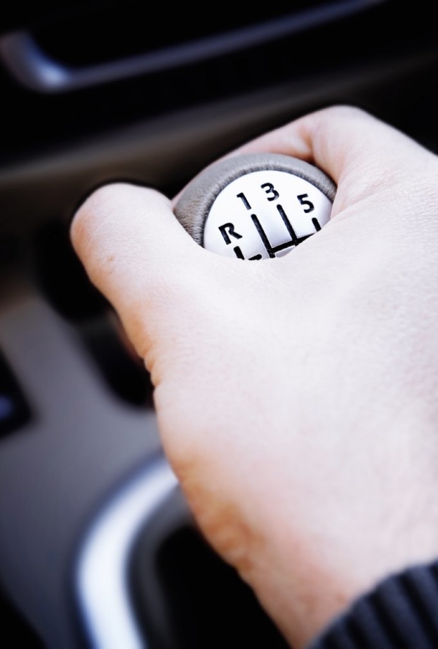 تحذيرات من خطورة القيادة مع ارتفاع درجات الحرارة-shutterstock