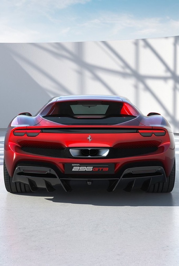 فيراري تكشف عن سيارة 296 GTB الهجينة الخارقة