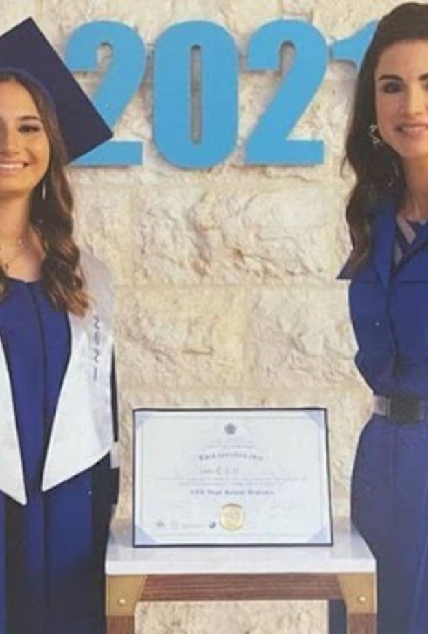  الملكة رانيا تحضر حفل تخرج دفعة جديدة من الأكاديمية الدولية في عمان newmyroyals