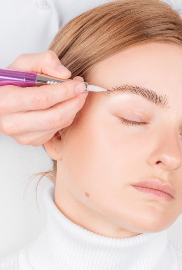  المايكروبليدنج يمنحك حواجب سميكة وممتلئة تناسب اطلالاتك اليومية