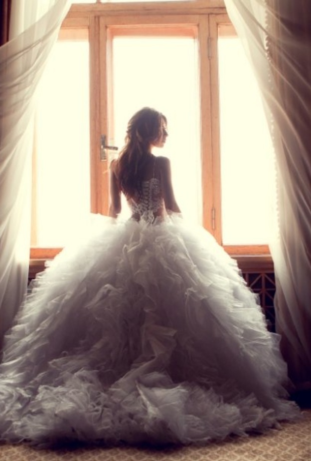 عروس تتعرض للانتقاد بسبب رسالة تركتها في موقع للتخييم-shutterstock