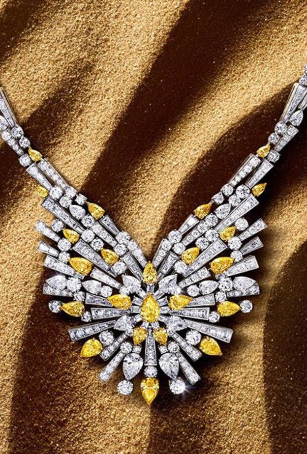 قلادة من غراف Graff