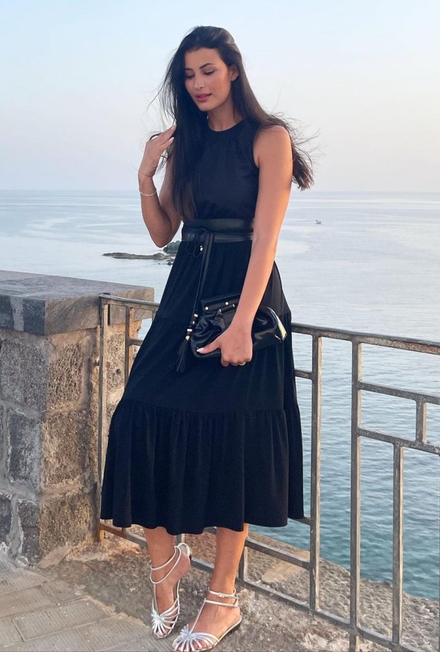 ريم السعيدي تأخذ سلفي تظهر إطلالتها المميزة في إيطاليا - الصورة من حسابها على انستقرام