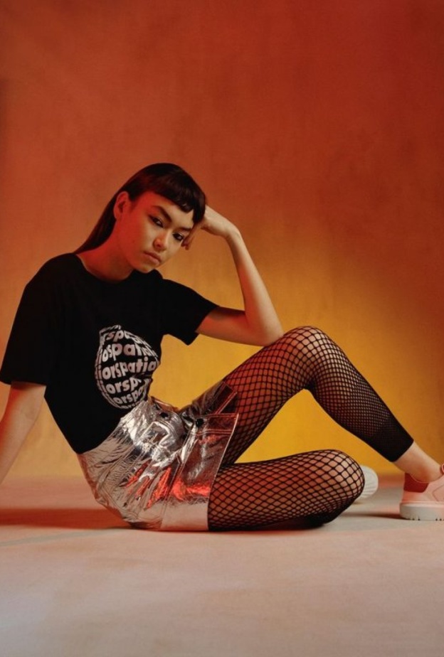 التنانير القصيرة نجمة مجموعة Dior لخريف 2021