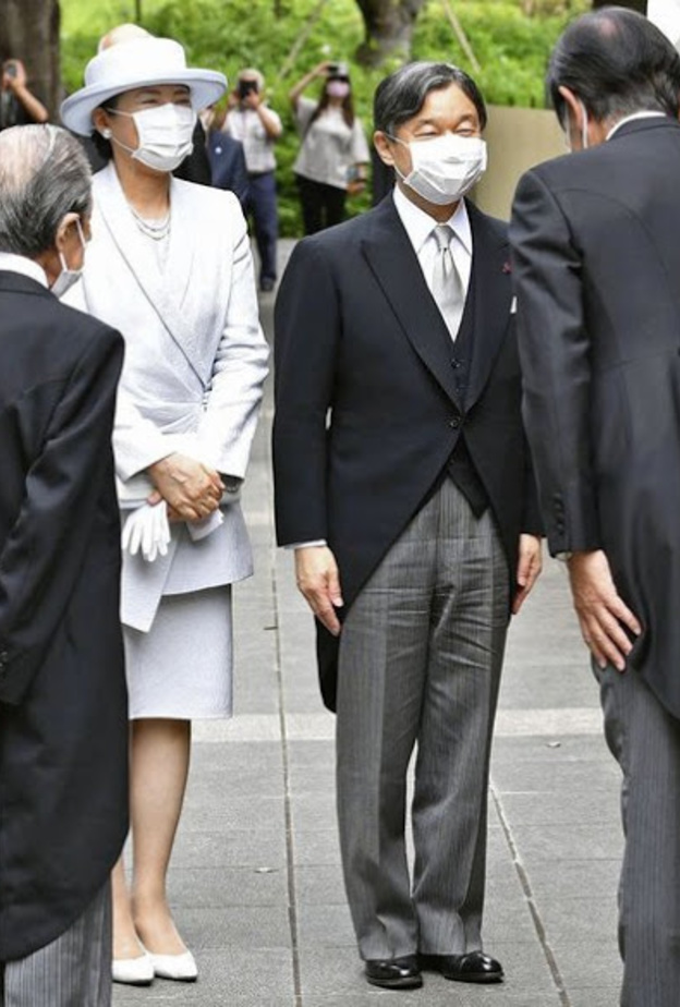 الإمبراطور ناروهيتو إمبراطور اليابان وزوجته الإمبراطورة ماساكو 