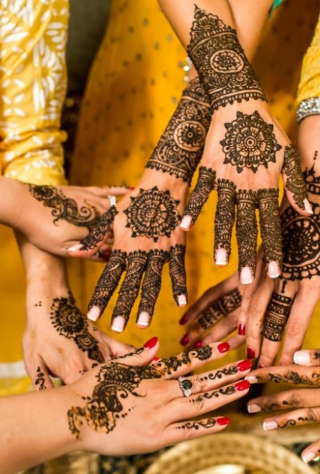 نقوشات الحناء تأخذ حيزا مهما في تجهيز تحضيرات ليلة الحناء