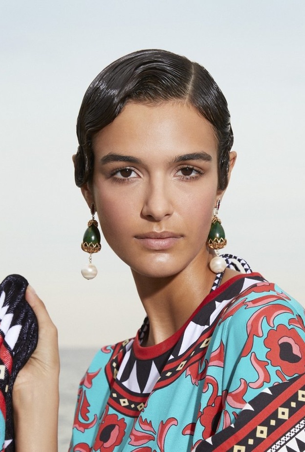 إطلالات جمالية ملفتة تناسب رحلات استجمامك بين الطبيعة في صيف 2021