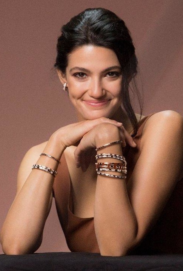 صورة تارا عماد من الشركة المسؤولة عن ادارة اعمالها 