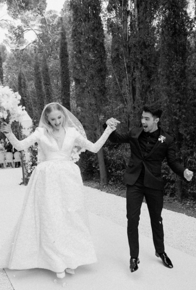 جو جوناس و صوفي تيرنر في حفل زفافهم - الصورة من حساب صوفي تيرنر على انستجرام