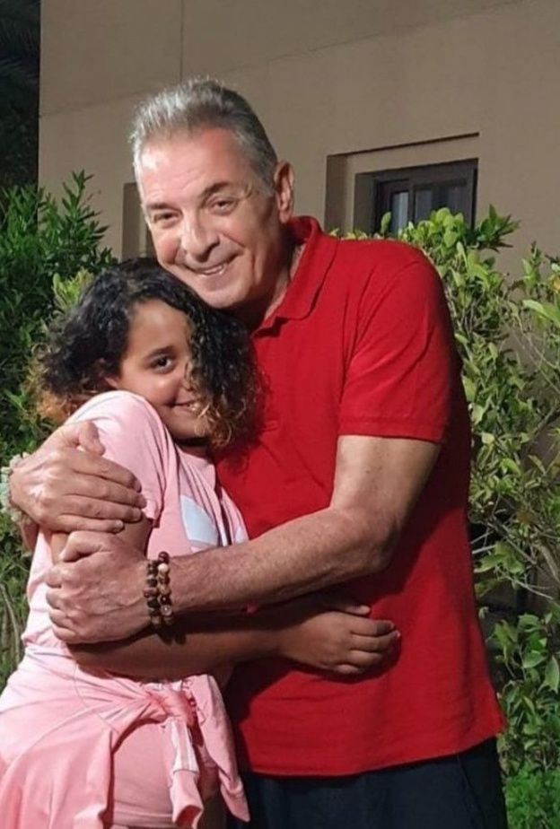 محمود حميدة وحفيدته