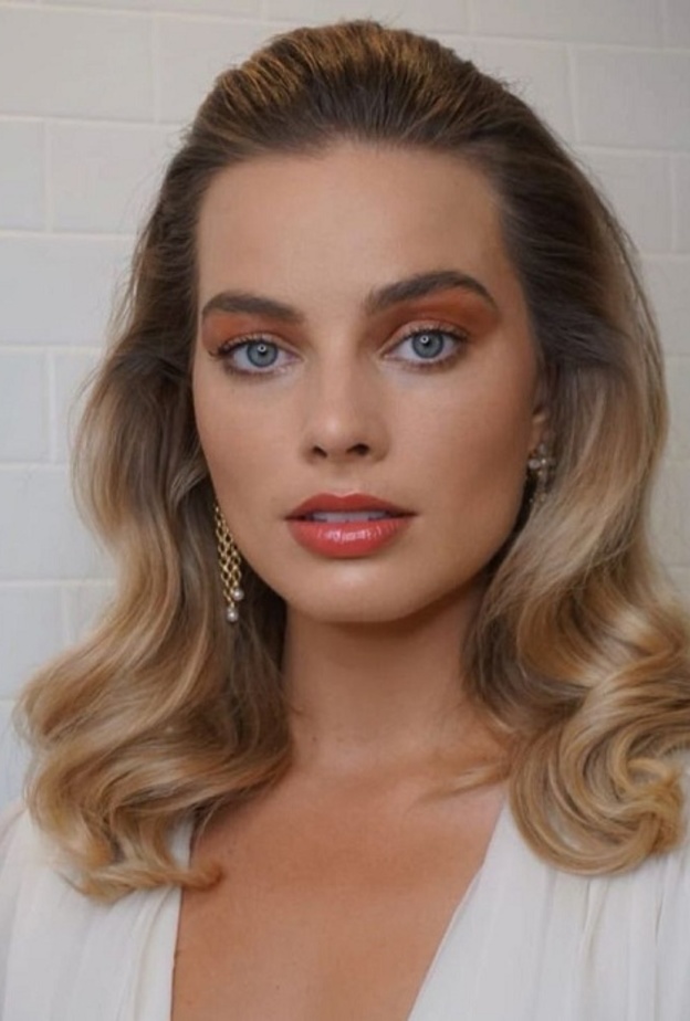 تسريحات شعر راقية للشعر المتوسط الطول Margot Robbie