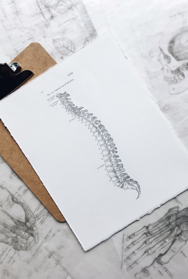 ماهو مرض الجنف الذي يصيب العمود الفقري وما أسبابه