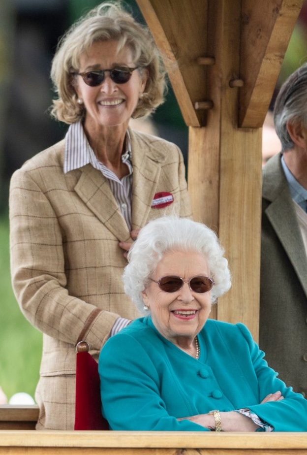 ملكة بريطانيا تحضر سباق وندسور للخيول