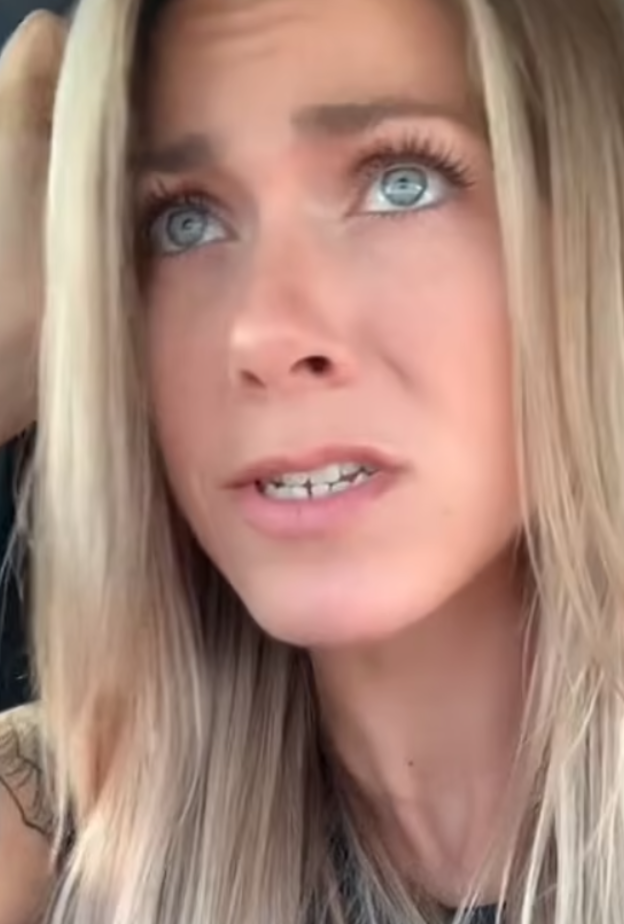 ليزا شبيهة جينيفر أنيستون -الصورة من حساب she_plusthree على تيك توك