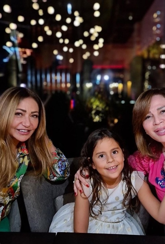 إلهام شاهين وليلى علوي وابنة كارول سماحة