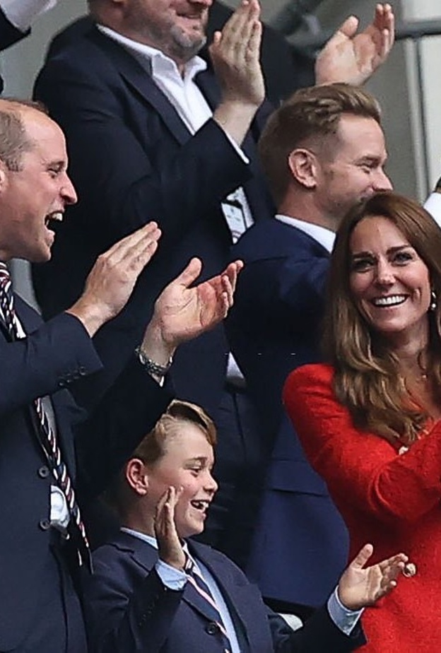  الأمير وليام يهنئ منتخب إنجلترا بعد هزيمته لمنتخب أوكرانيا 4-0 من على حسابه الشخصي بالانستجرام