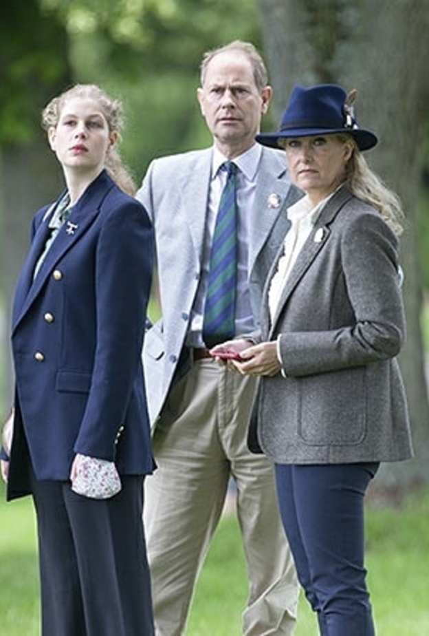 الأمير إدوارد وأسرته في سباق رويال وندسور للخيول