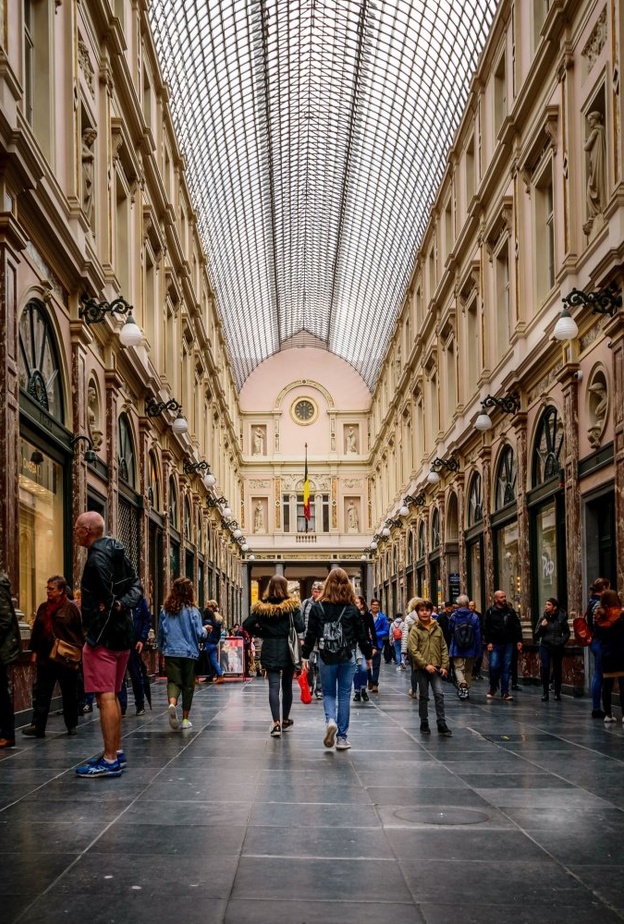 مركز تسوق غاليري رويالز سانت هوبرت Galeries Royales Saint-Hubert-unsplash