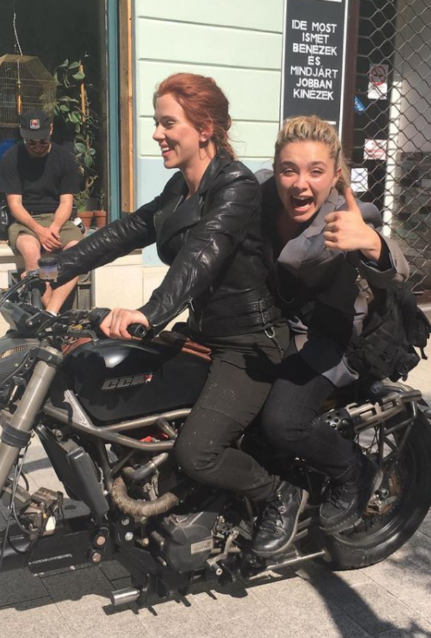 سكارليت جوهانسون و فلورنس بوج  - الصورة من حساب فيلم فلورنس بوج على انستجرام