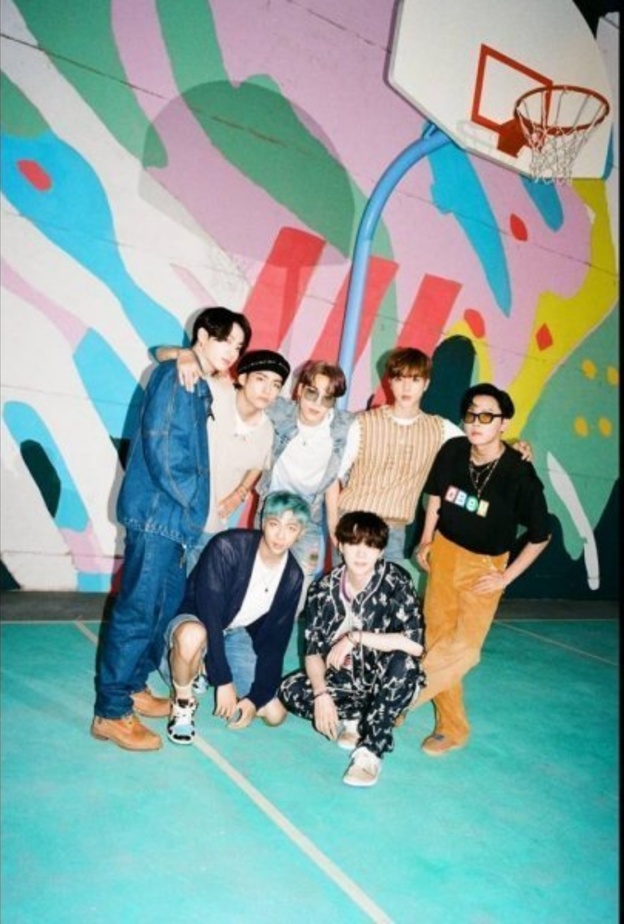 صورة من الحساب الرسمي لفرقة BTS على انستجرام