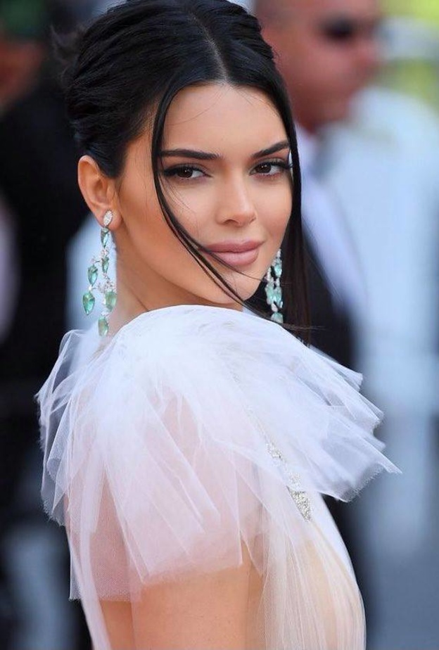 رسمات ظلال برونزية من وحي kendall Jenner- الصورة من حسابها على انستغرام