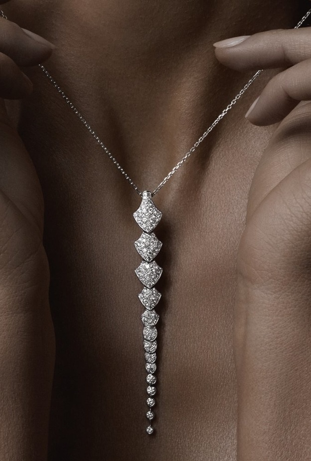 عقد من الذهب الأبيض والماس من مجموعة Python من Akillis