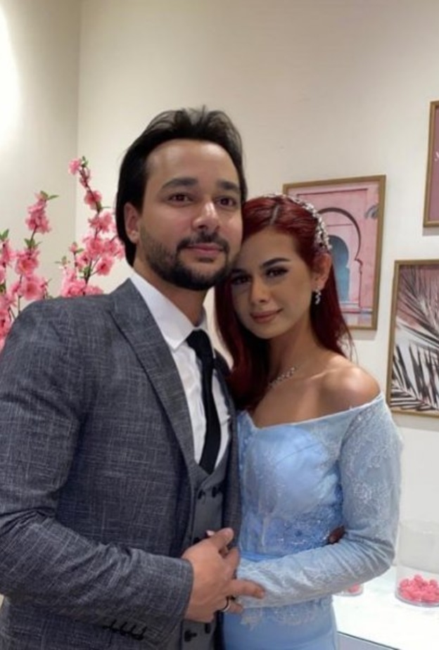 صورة لمنة عرفة ومحمود مهدي من حساب منة على انستجرام