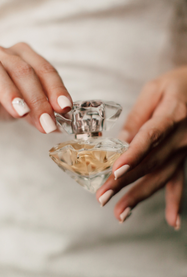 عطور نسائية بروائح منعشة تناسب هذا الموسم