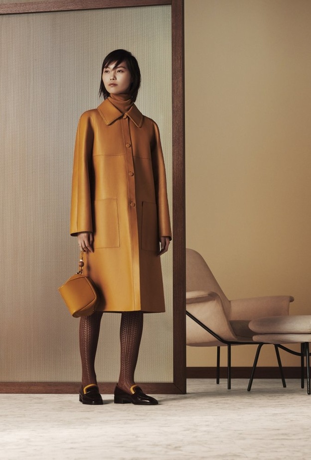 مجموعة لورو بيانا لموسم خريف وشتاء 2021-2022 بوحي من مدينة ميلانو