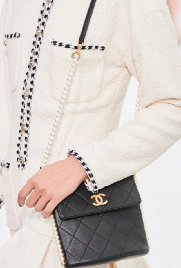 موديلات شنط يد سوداء من عروض 2021 لاطلالاتك في عيد الاضحى