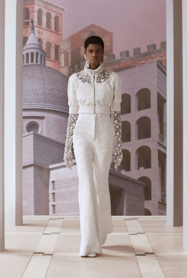  بدلات لعقد القران @fendi