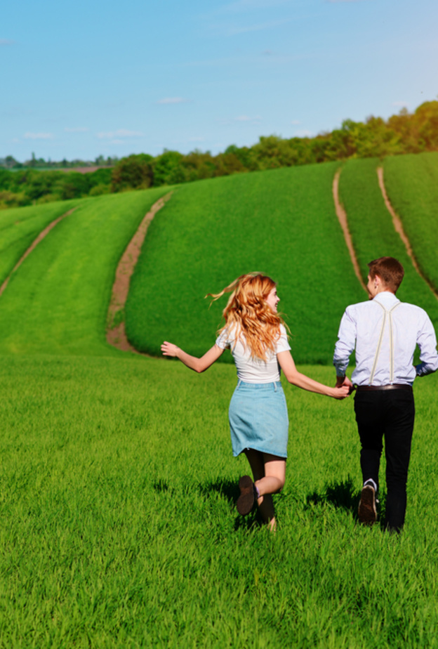 shutterstock_كوني المرأة العفوية امامه