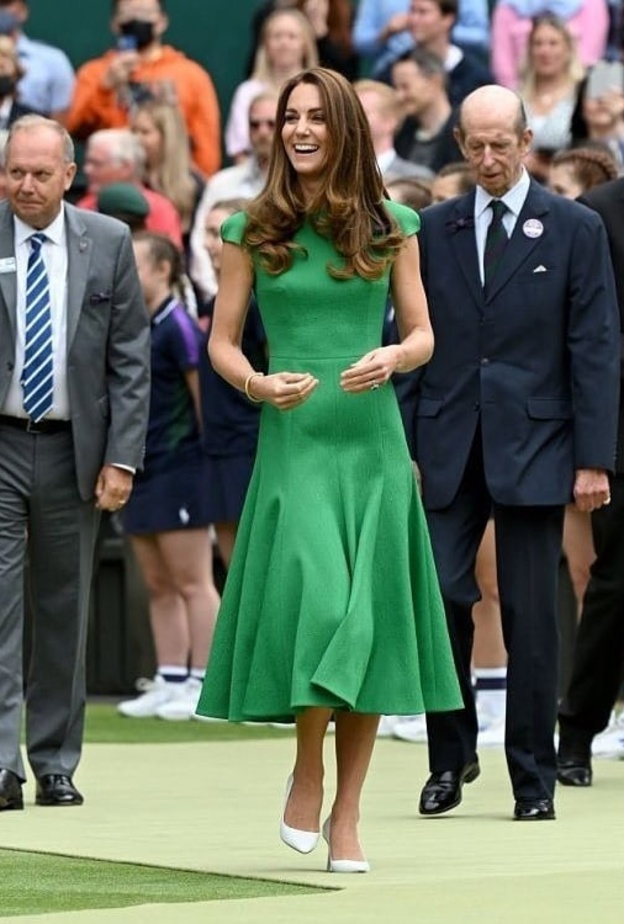  كيت ميدلتون بإطلالة من تصميم إميليا ويكستيد 