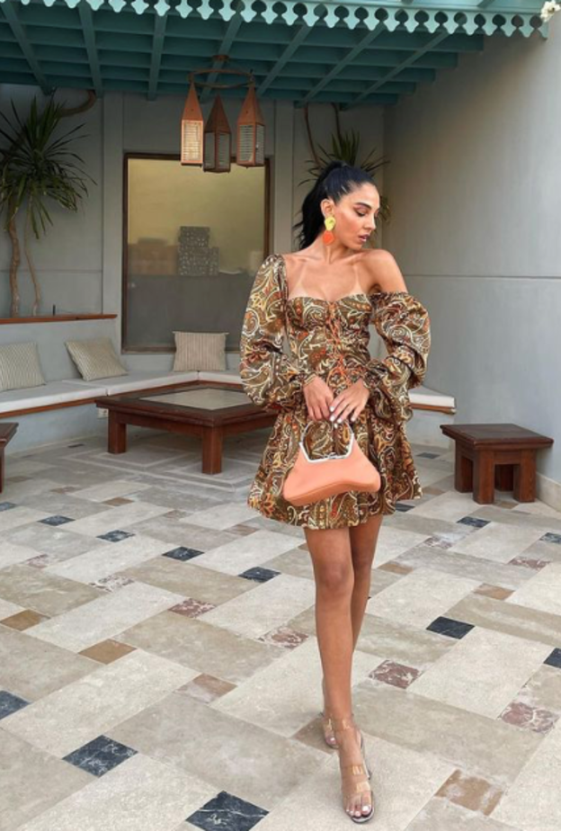 سلمى أبو ضيف بدت ساحرة بفستان قصير من مجموعة French Dandy