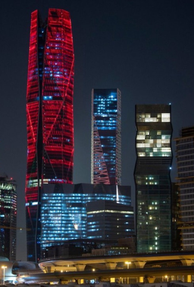  الرياض تتزين بألوان علم سلطنة عمان ترحيبا بالسلطان هيثم بن طارق المصدر واس