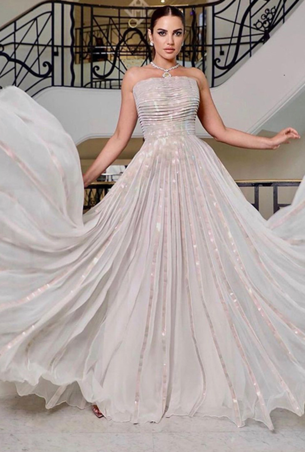 اطلالة درة زروق بفستان براق وساحر من توقيع Rami Kadi- الصورة من حسابها على انستغرام