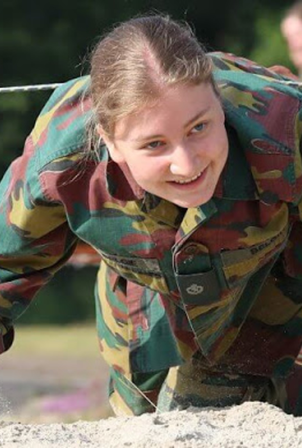 ولية عهد بلجيكا تقترب من إنهاء تدريبها العسكري