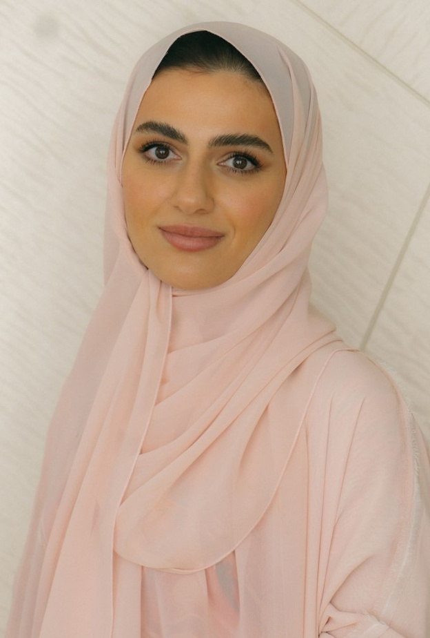 المصممة الإماراتية سارة التميمي
