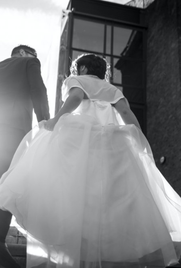  انشغال والد العروس وغيابه معظم الوقت Natalie Thornley