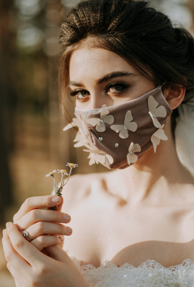 نصائح للتصرف مع ضيوف حفل الزفاف الذين يرفضون تلقي لقاح كورونا Shutterstock