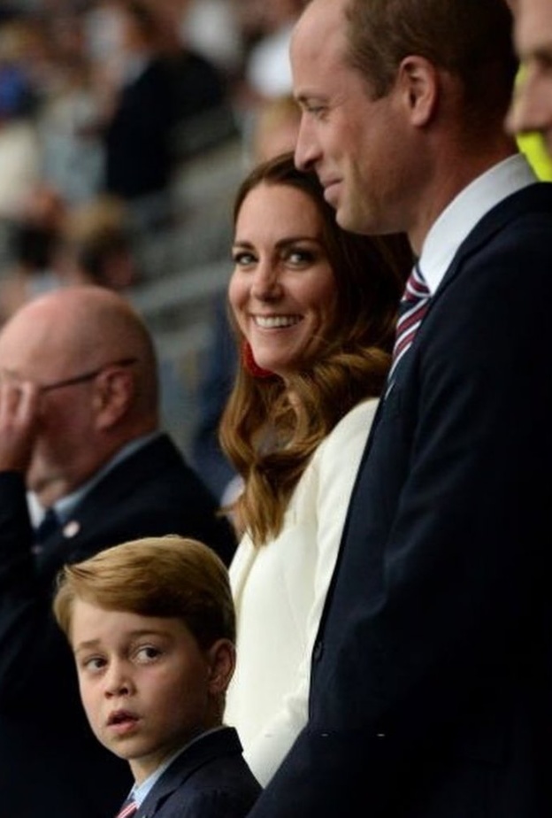 أجمل لقطات الأمير وليام وزوجته والأمير جورج في المباراة النهائية لبطولة أوروبا