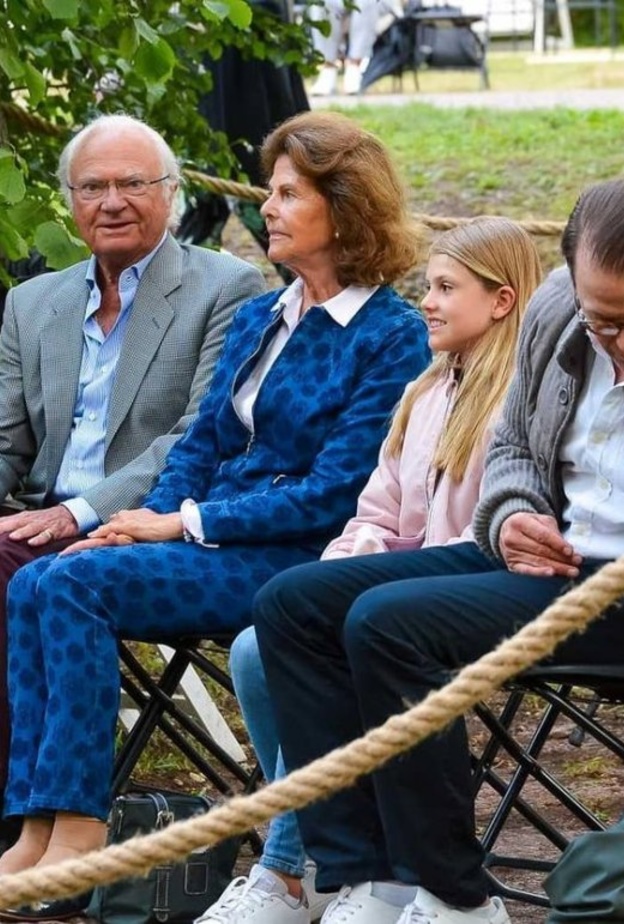 العائلة المالكة السويدية في حفل لينا فيليبسون في بورغولم