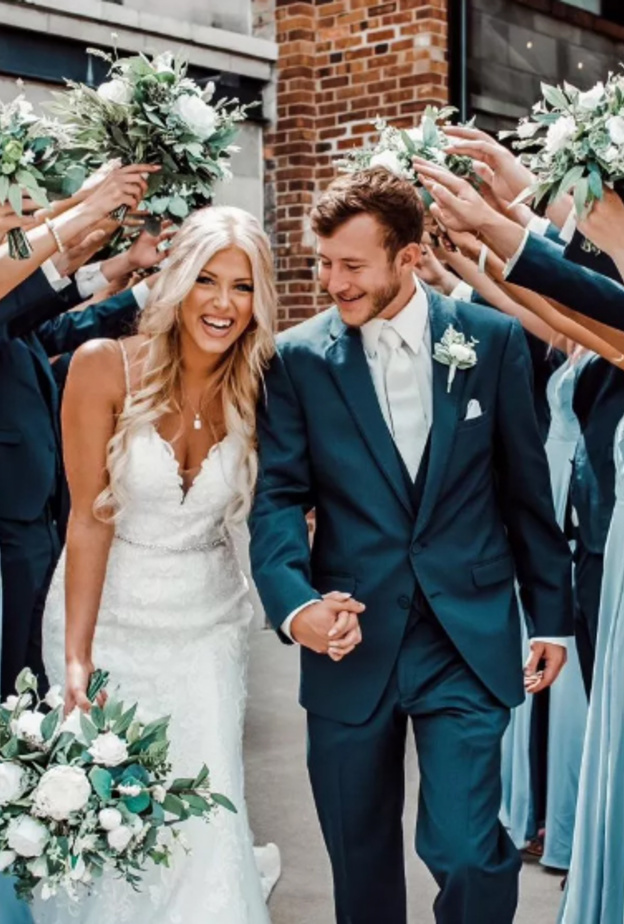  عروس تتعرض لموقف محرج أثناء التقاط صور زفافها newsweek