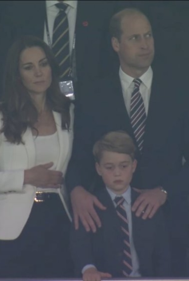 بالصور.. لقطات حزينة للأمير جورج بعد هزيمة منتخب إنجلترا في بطولة يورو 2020